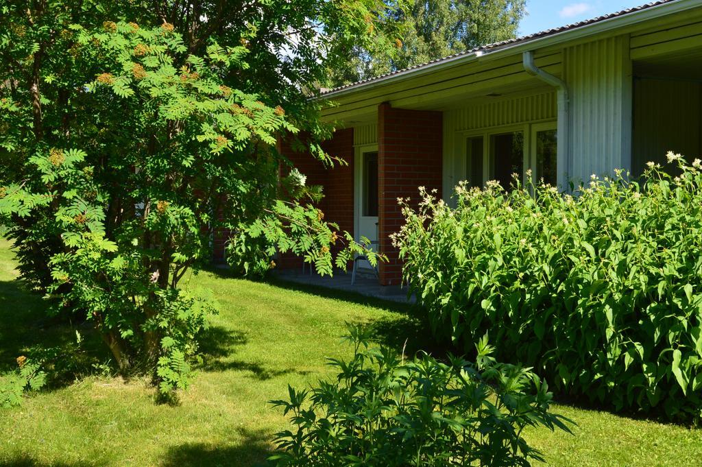 Hotelli Ravintola Tiilikka Rautavaara Exterior foto